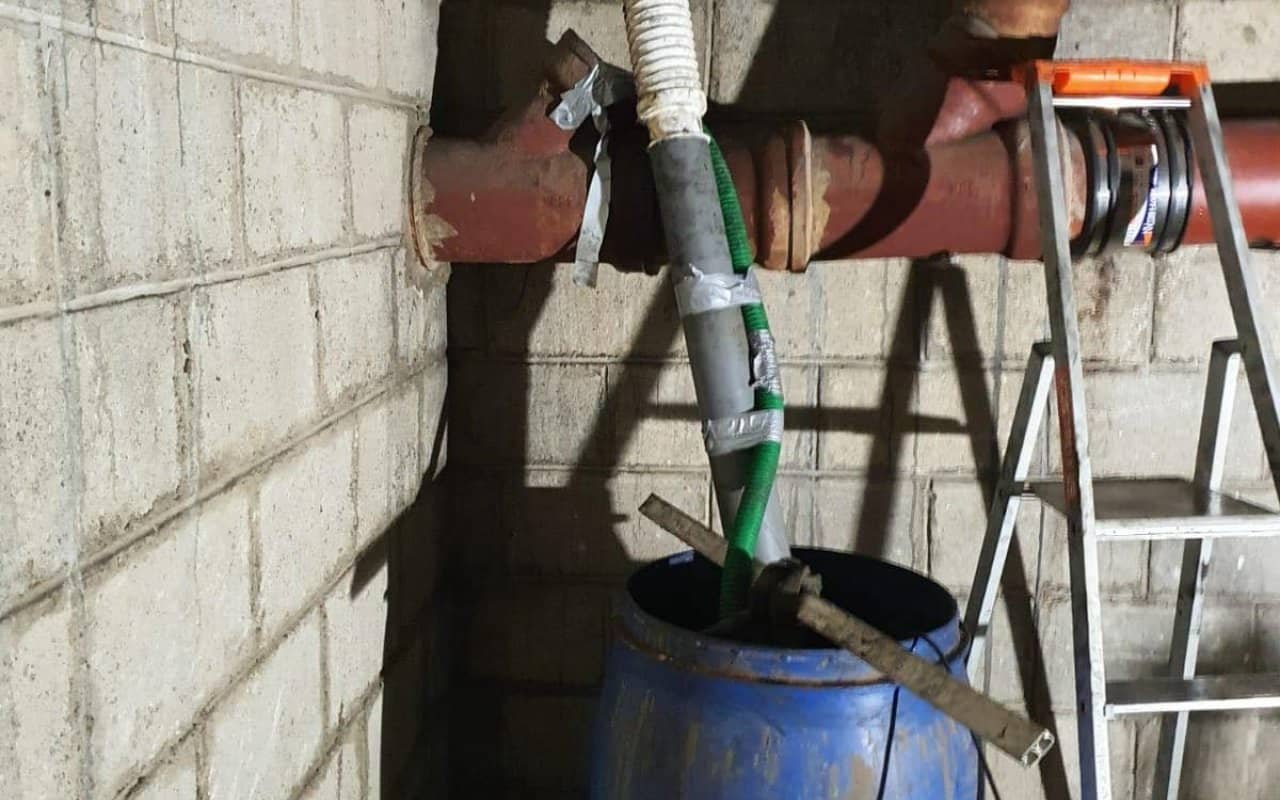 Curage de vieilles canalisations en fonte avant chemisage - 2