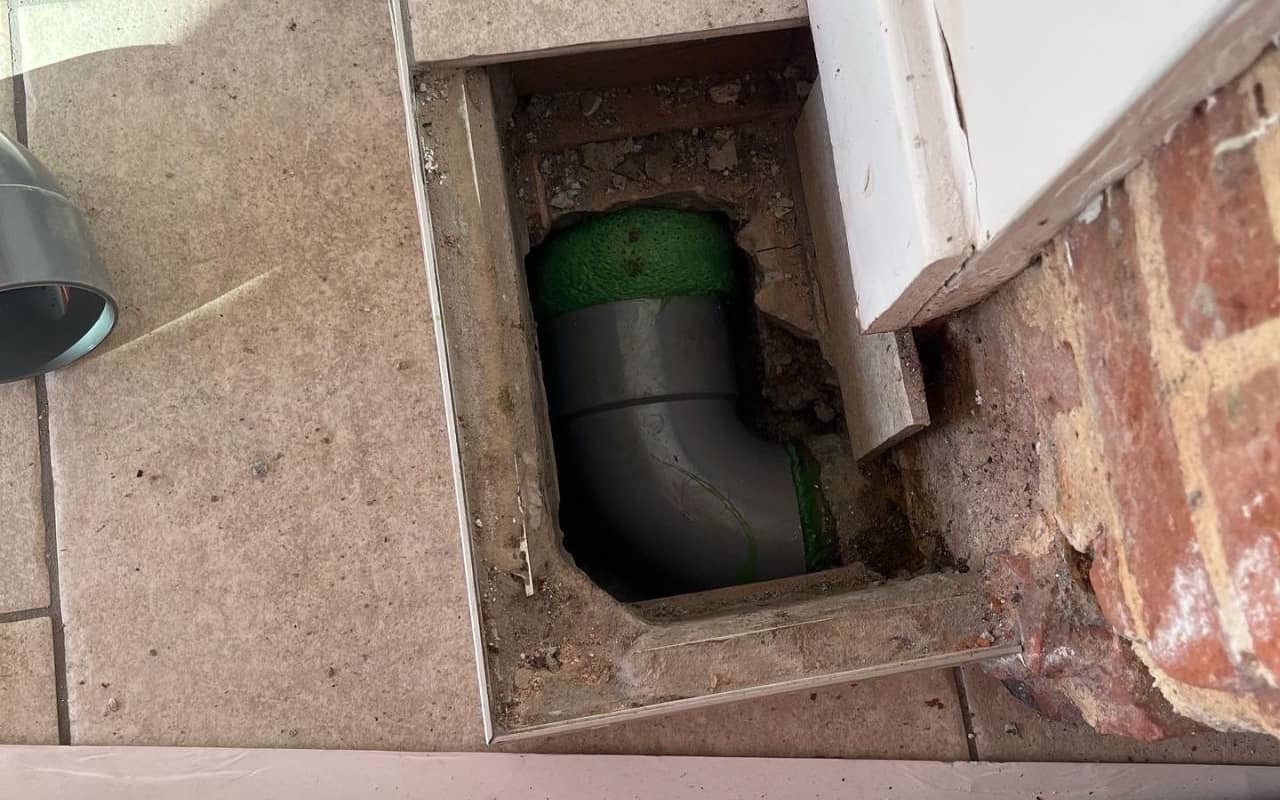 Réparation de canalisation sans tranchée, par procédé de chemisage chez un particulier - 1