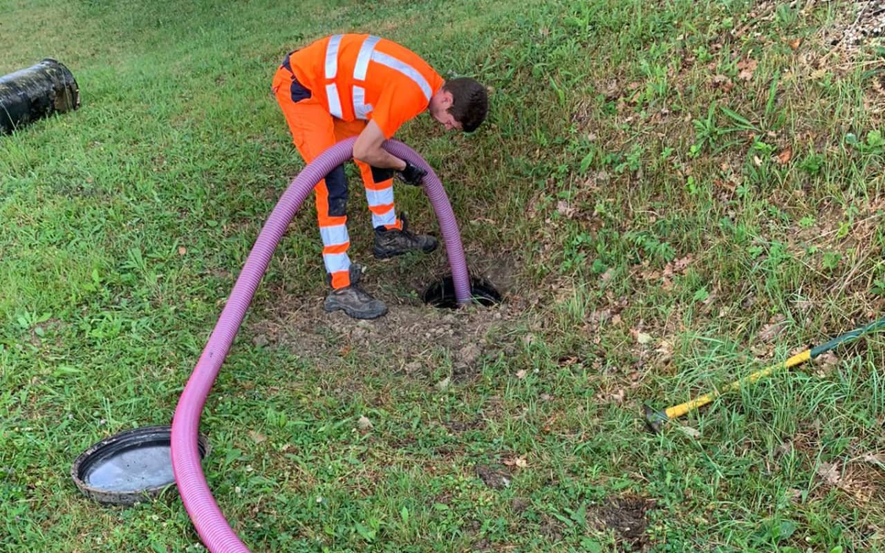 Vidange de fosse septique avec accès limité - 1