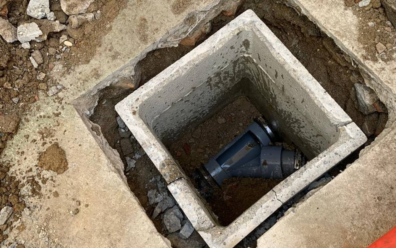 Création d’un regard pour curage sur une canalisation eaux usées (E.U.)