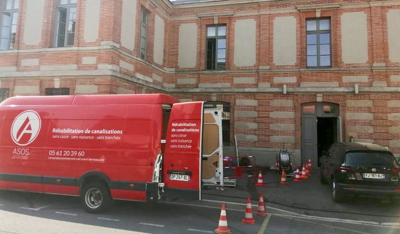 Réhabilitation d'une descente d'eau pluviale à la mairie de Lavaur